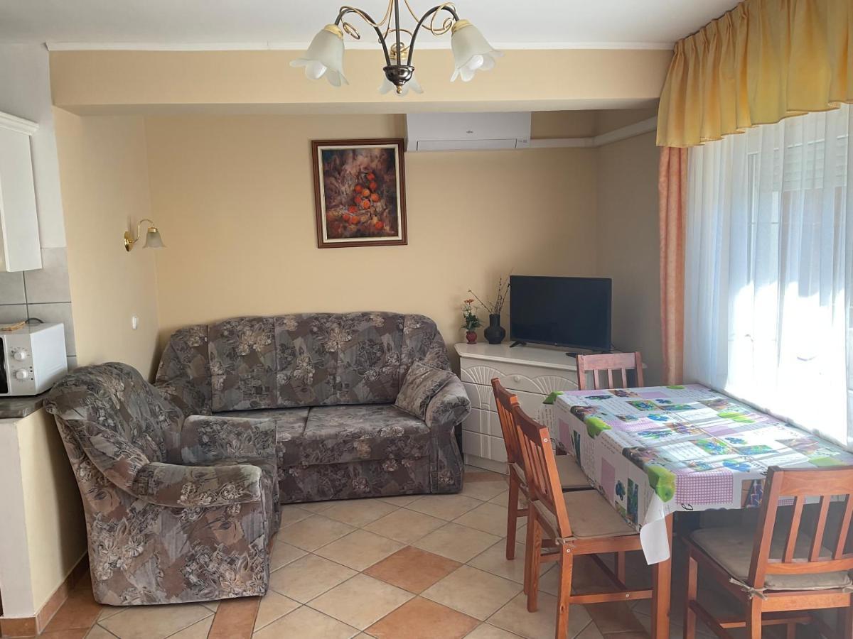 Arany Apartmanhaz Zalagyoengye Zalakaros Exterior photo